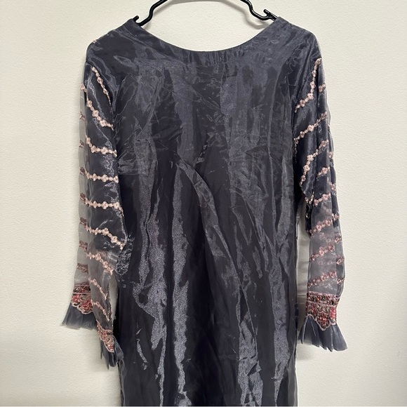 Embroidered Formal Kameez Set – Charcoal & Blush – Size L - Picture 11 of 13